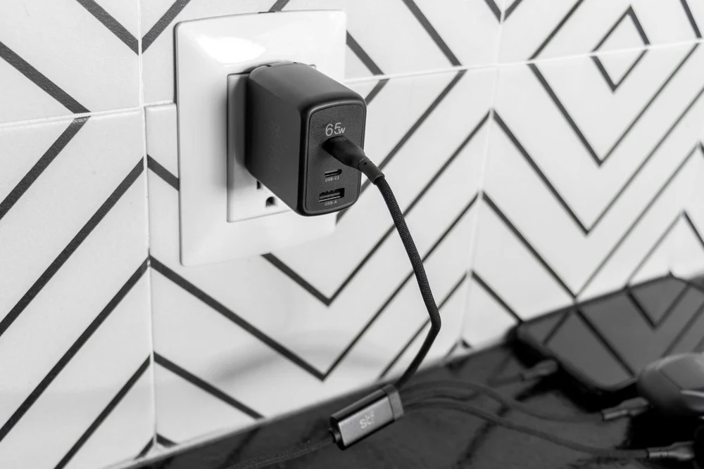 Cargador Pared STF GaN 65W 3 Salidas Tipo C Dual + USB Carga Ultra Rápida - Image 8